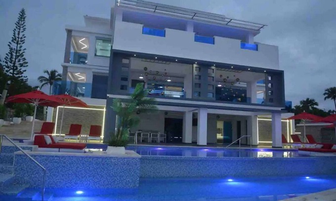 Montellano Villa | 12BR DeLuxe Villa: Infinity Pool, Jacuzzi, Billiard & Bar