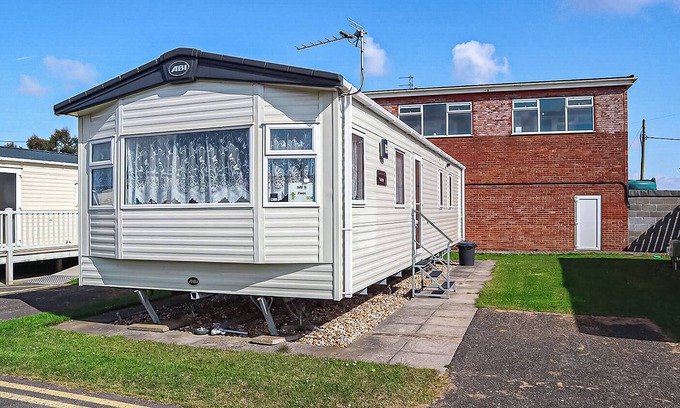 Chapel Saint Leonards House | 12ft-wide stylish and comfortable caravan with one double and two twin.