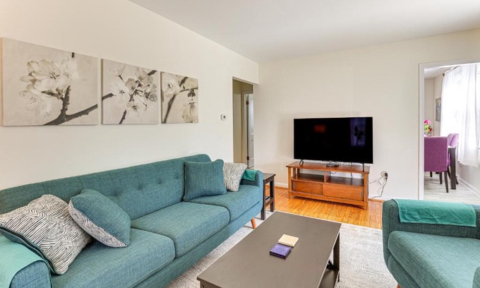 Middle River House | 13 Mi to Downtown Baltimore Quiet Home with Porch