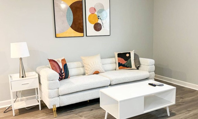 Franklin Apartment | #13 Modern 2 BR WD in Apt Unit