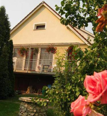 Kosd Apartment | 130 m² Apartment ∙ 2 bedrooms ∙ 6 guests