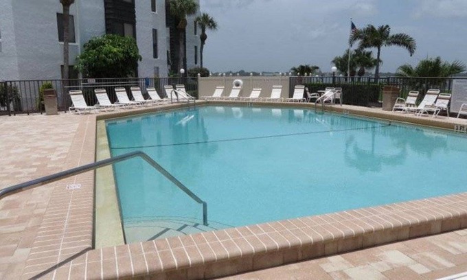 Englewood Condo | 130 m² Condo ∙ 2 bedrooms ∙ 5 guests