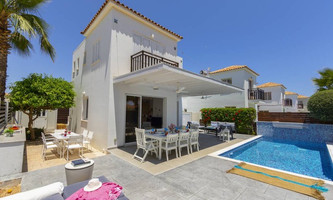 Pernera Villa | 130 m² Villa ∙ 3 bedrooms ∙ 6 guests