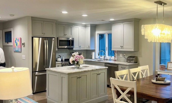 West Beach Villa | 1333 Fairway Oaks: 4BR Villa, Lagoon Views, Short 5-7 min. stroll to the Beach!