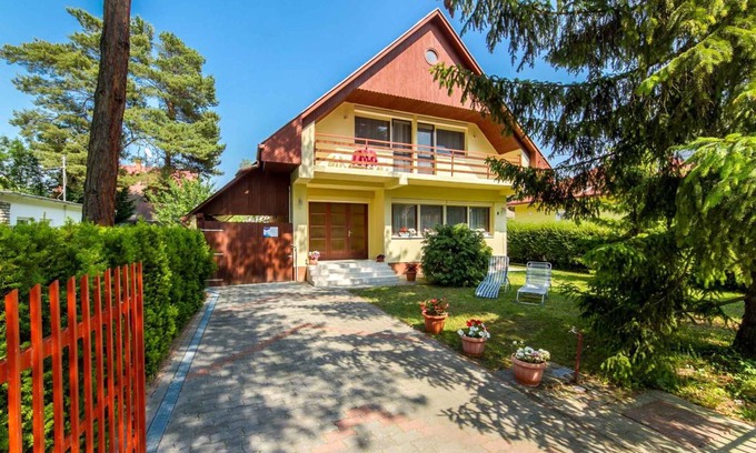 Balatonfenyves House | 135 m² House ∙ 4 bedrooms ∙ 6 guests