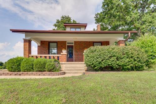 Columbia House | 14 Mi to St Louis Dog-Friendly Columbia Home