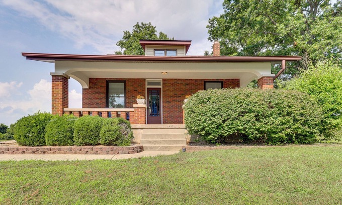 Columbia House | 14 Mi to St Louis: Dog-Friendly Columbia Home