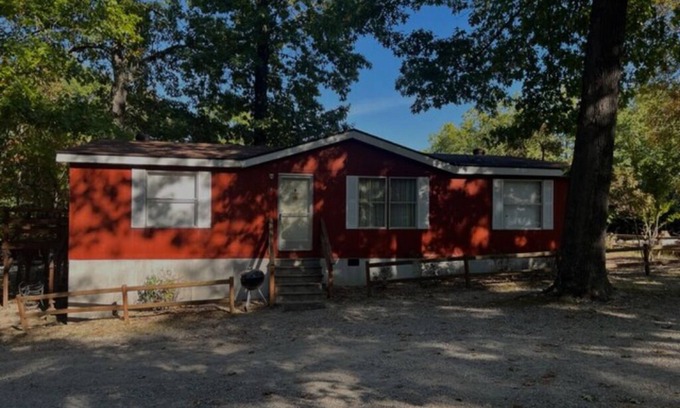 Mountain Home Apartment | 14) Three Bedroom Deluxe NO PETS ALLOWED