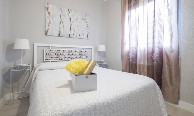 Moscardo House | 14 WIFI + A/C + METRO/BUS same street 10 minutes from downtown