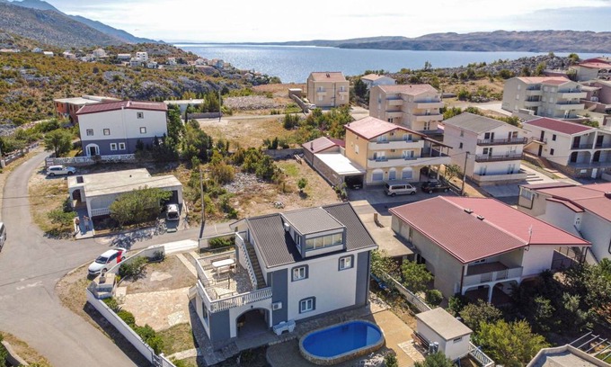 Cesarica Other | 140 m² Accommodation ∙ 6 bedrooms ∙ 12 guests