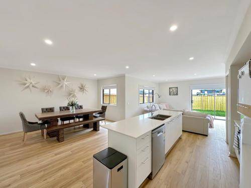 Clyde North House | 140 m² House ∙ 1 bedroom ∙ 8 guests