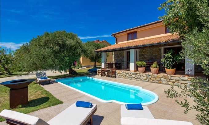 Rab House | 140 m² House ∙ 3 bedrooms ∙ 6 guests