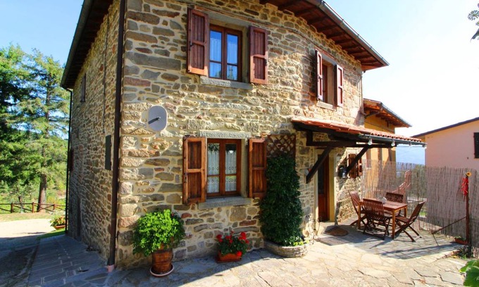 Castel Focognano Villa | 140 m² Villa ∙ 4 bedrooms ∙ 8 guests