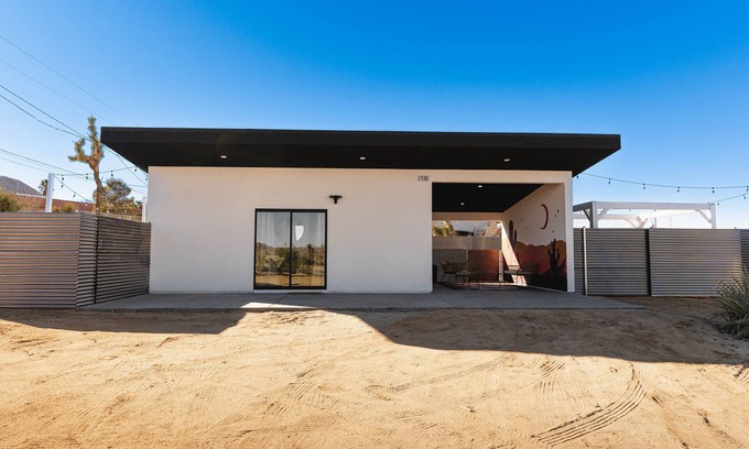 Joshua Tree House | 15%DISCOUNT❤Hammocks❤Close 2 Downtown❤Fully Fenced