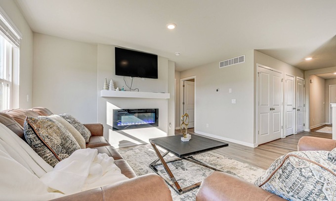 Waukee House | 15 Mi to Dtwn Des Moines: Pet-Friendly Waukee Home