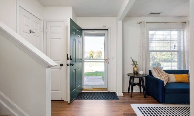 West Newton House | 15 min to stadium, Downtown, and more! Indy MTR!