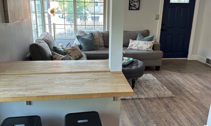 Joaquin House | 15 Minute walk to BYU! Updated 2 Bed 1 Bath home with all you need.