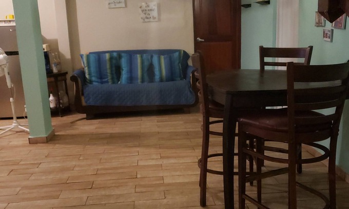 Cuevas House | 15 minutes from the airport. Spacious family house.
