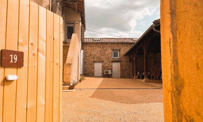 Fleurie Apartment | 150 m² Apartment ∙ 3 bedrooms ∙ 10 guests