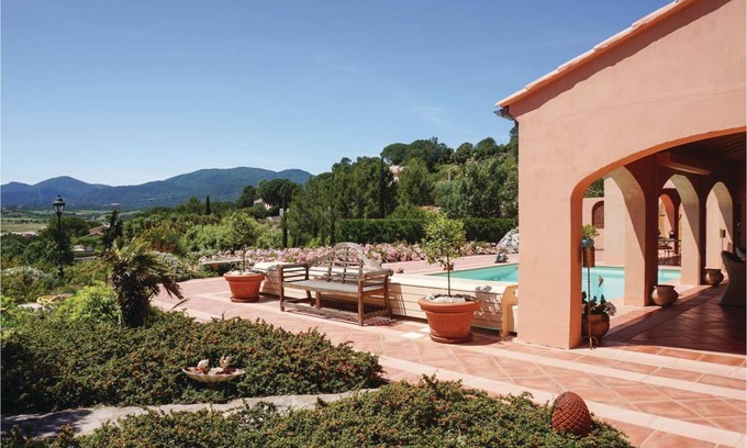 Pierrerue House | 150 m² House ∙ 3 bedrooms ∙ 6 guests