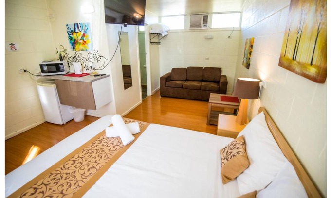 Strathmerton House | 150 m² Motel ∙ 4 bedrooms ∙ 13 guests
