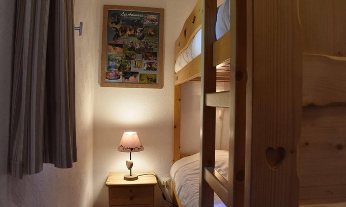 Meribel Apartment | 150m from ski lifts, 2nd floor, balcony, ski locker, 40m², Méribel