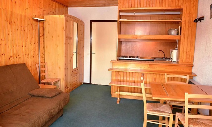 Flaine Apartment | 150m from ski slopes, 1st floor, balcony, tv, ski locker, 25m², Flaine