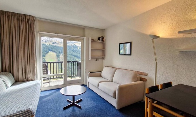 Flaine Apartment | 150m from ski slopes, 5th floor, tv, ski locker, 25m², Flaine
