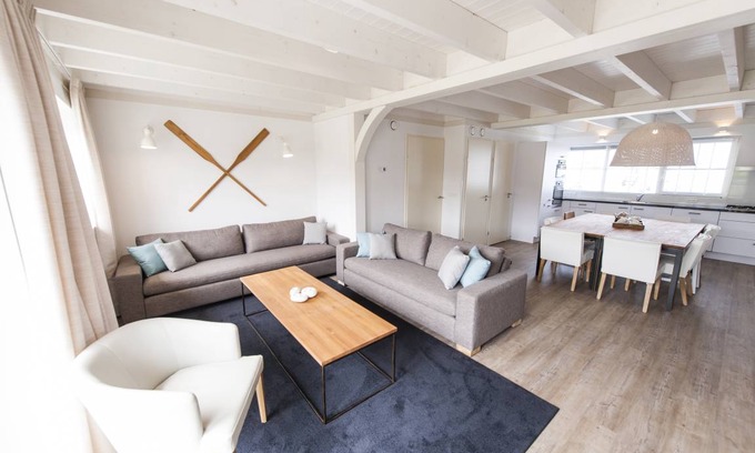 Julianadorp Villa | 152 m² Villa ∙ 5 bedrooms ∙ 10 guests