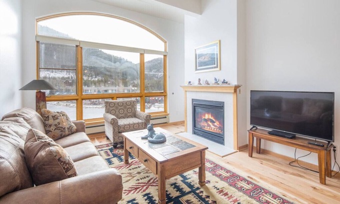Lakeside Village Condo | 1546 | Wonderful View, Pool & Spa On Keystone Lake
