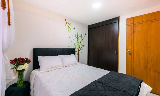 Kennedy Apartment | 15min Airport, High Wi-Fi, hot water & 24/7 sec