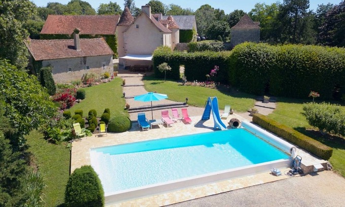 Mauvieres Cottage | 15th Century Manor with Pool in Brenne Regional Natural Park