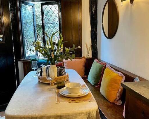 Henley-on-Thames House | 15th century tiny character cottage-Henley centre