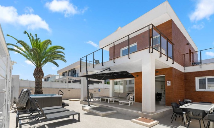 Puerto Marino Villa | 160 m² Villa ∙ 6 bedrooms ∙ 13 guests