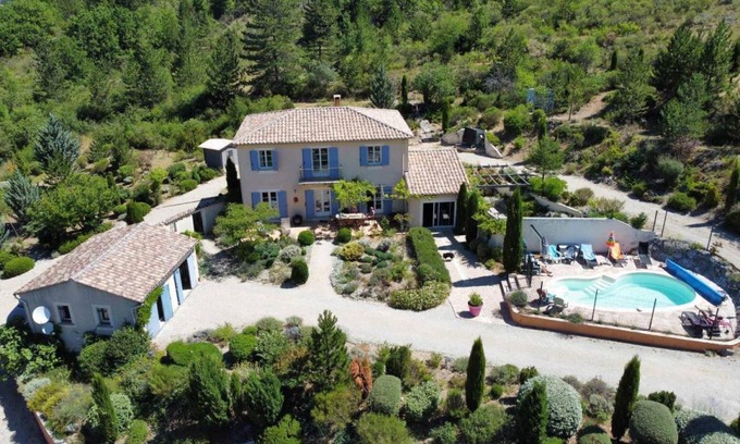 Remuzat House | 164 m² Gîte ∙ 5 bedrooms ∙ 12 guests