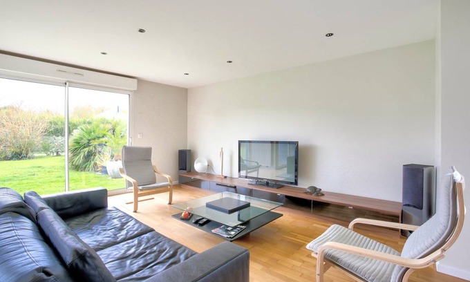 Plevenon House | 165 m² House ∙ 3 bedrooms ∙ 6 guests
