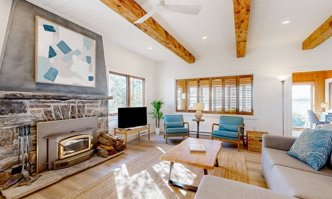 Innisfil Cottage | 167 m² Cabin ∙ 2 bedrooms ∙ 8 guests