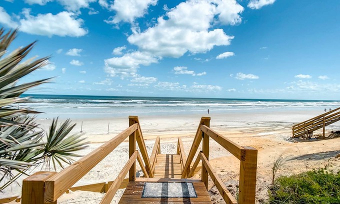 Sea Dunes Condo | 167 m² Condo ∙ 3 bedrooms ∙ 8 guests