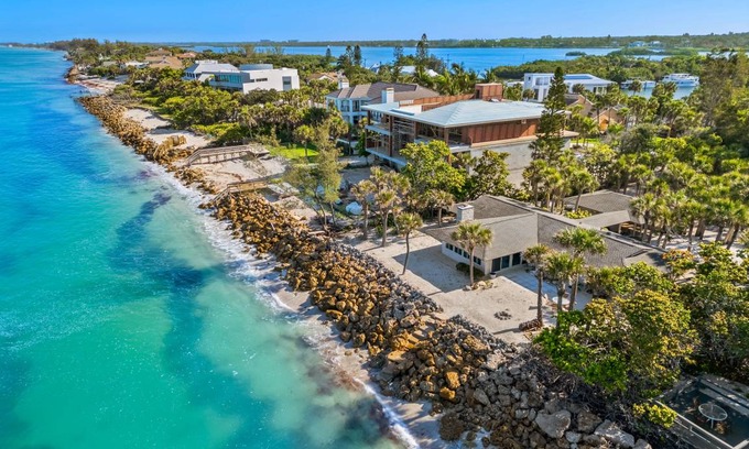 Nokomis House | 168 m² House ∙ 3 bedrooms ∙ 8 guests