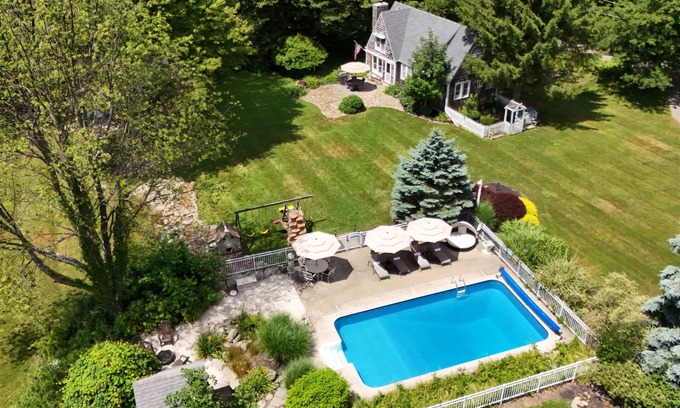 Newfoundland Cottage | 17 Acres with Mountain View’s in the pocono mountains