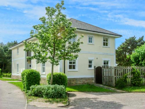 Aldeburgh Apartment | 17 Britten Close - Aldeburgh Coastal Cottages
