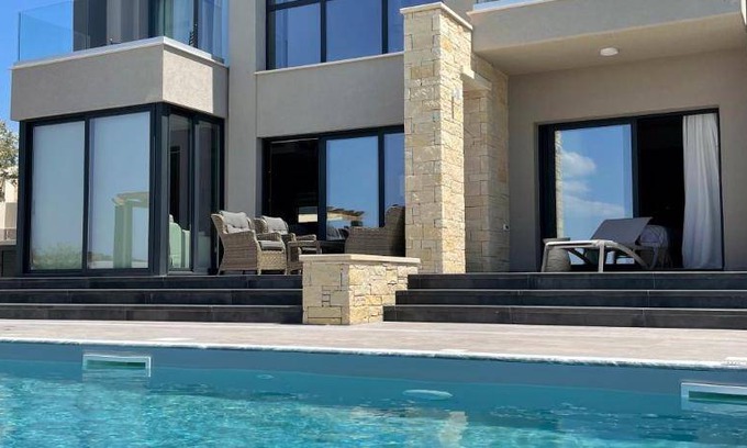 Pissouri Villa | 175 m² Villa ∙ 3 bedrooms ∙ 7 guests