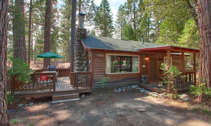 North Wawona Cabin | (18) Le Fawn at The Redwoods In Yosemite