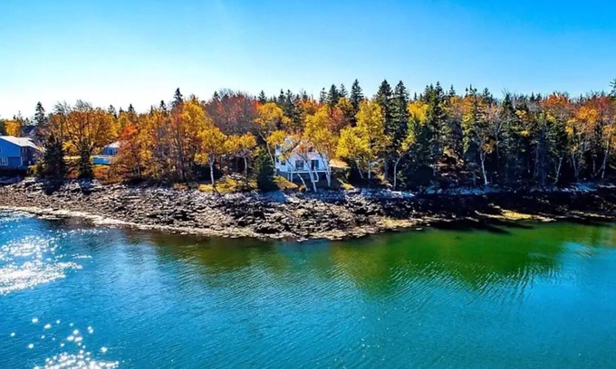 Corea Cottage | 180 Degree Views w/Beachfront Firepit & Stargazing Platform