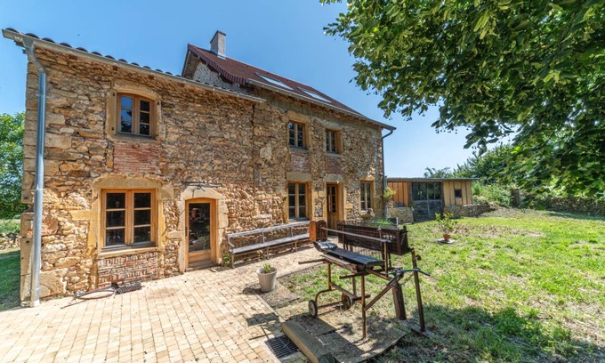 Saint-Christophe-en-Brionnais House | 180 m² House ∙ 4 bedrooms ∙ 13 guests