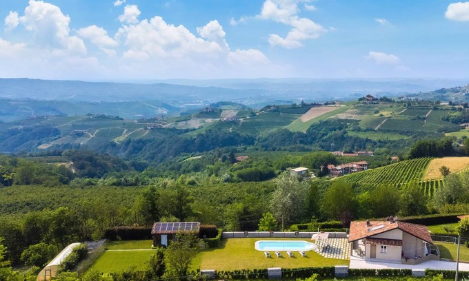 Montelupo Albese Villa | 180 m² Villa ∙ 2 bedrooms ∙ 4 guests