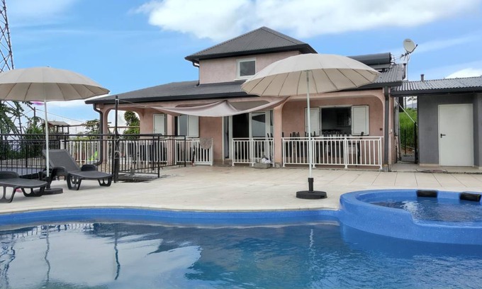Saint-Benoit Villa | 180 m² Villa ∙ 8 bedrooms ∙ 23 guests