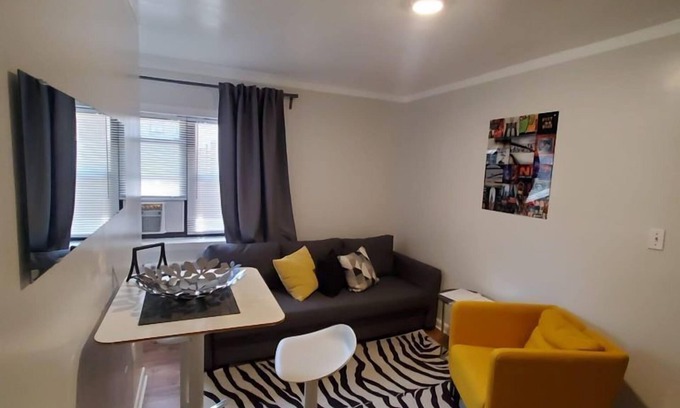 North Bergen Apartment | 1817 1H · Charming Apt Parking Avail - 20min to Time Square