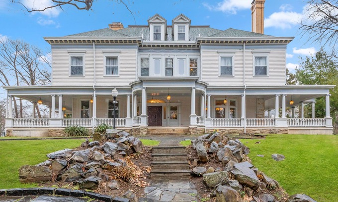 Plainfield House | 1897 MANSION 30 min to NYC Sleeps up to 26 with 12 bedrooms and 7 and 1/2 baths