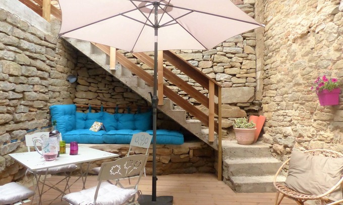Laure-Minervois Apartment | 18kms from Carcassonne, gîte in the heart of the Minervois. Mansion
